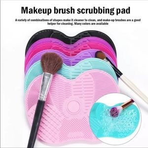 NEW Makeup Brush Scrubbing Pad